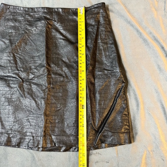 Dynamite Croc-Embossed Black Pencil Skirt
#1165 - Picture 3 of 7